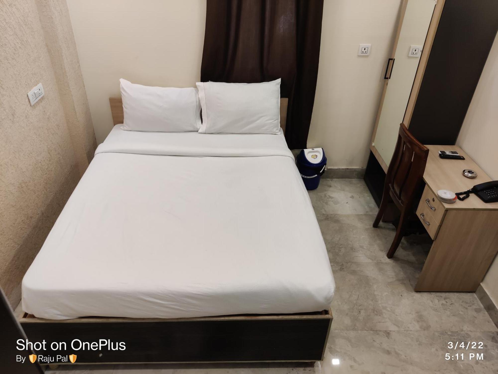 Hotel Raj Residency