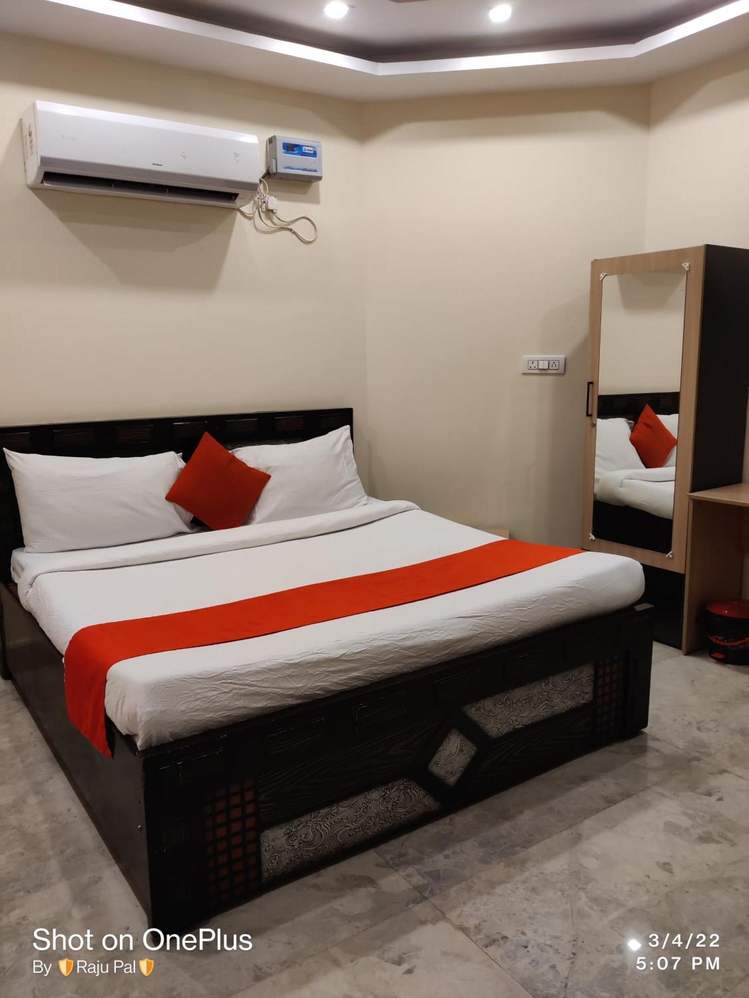 Hotel Raj Residency