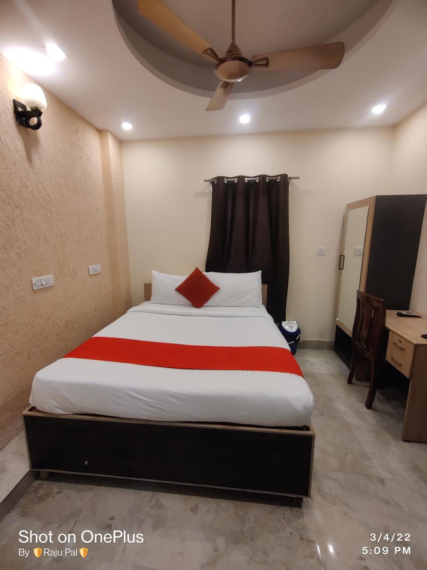 Raj Residency Hotel *